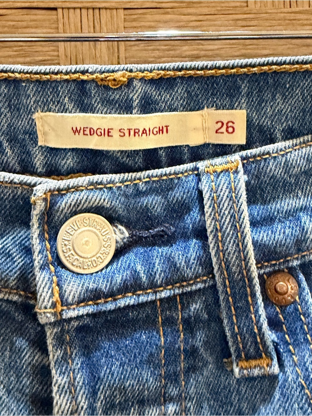 Levi’s Wedgie Straight Jeans Size 26 Medium Wash Distressed Cropped 25” Inseam - Picture 3 of 8